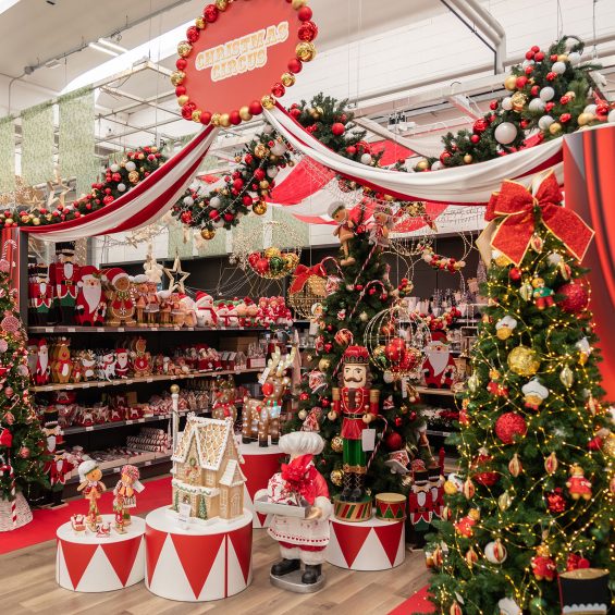 Allestimenti di Natale per vetrine natalizie 2022